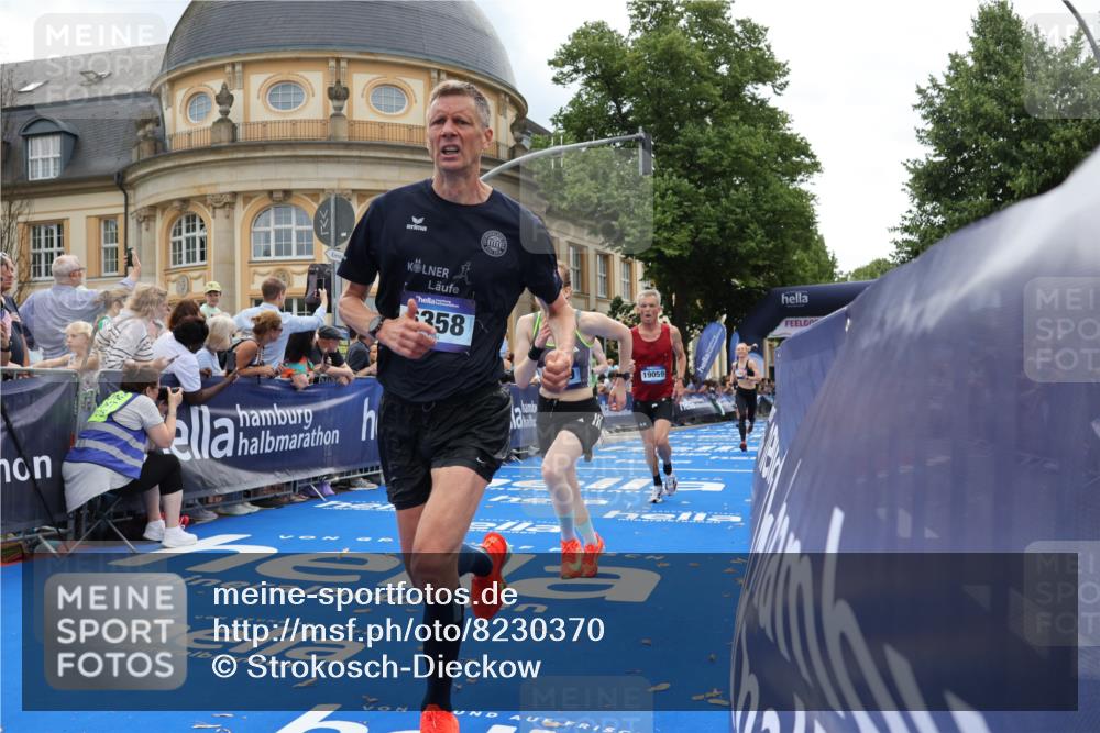 29.06.2025 - hella hamburg halbmarathon Strokosch-Dieckow http://msf.ph/oto/8230370 29.06.2025 10:32:55 Ziel 4463, 4749, 6358, 10453, 11169, 12290, 13686, 16425, 18679, 18687, 19059 meine-sportfotos.de