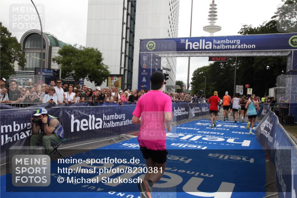 29.06.2025 - hella hamburg halbmarathon Michael Strokosch http://msf.ph/oto/8230381 29.06.2025 10:52:01 Ziel 2818, 2823, 2880, 4033, 4297, 5102, 5336, 6390, 7130, 7409, 7724, 8413, 8856, 8977, 10057, 13799, 15356, 15690, 17815, 17962, 17978, 18869 meine-sportfotos.de