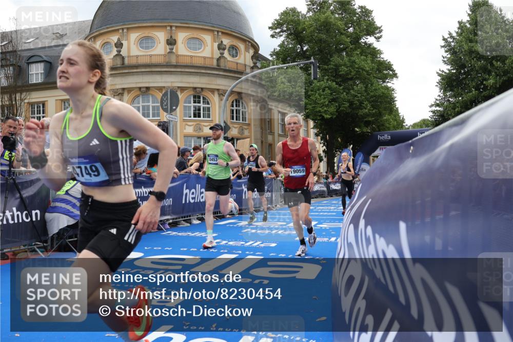 29.06.2025 - hella hamburg halbmarathon Strokosch-Dieckow http://msf.ph/oto/8230454 29.06.2025 10:32:56 Ziel 4463, 4749, 6358, 10453, 11169, 12290, 16425, 18679, 18687, 19059 meine-sportfotos.de
