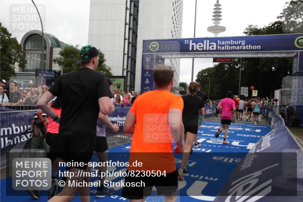29.06.2025 - hella hamburg halbmarathon Michael Strokosch http://msf.ph/oto/8230504 29.06.2025 10:52:03 Ziel 4033, 5102, 5336, 6390, 7130, 7409, 7724, 8413, 8977, 10057, 13799, 15356, 15506, 15690, 17978, 18869 meine-sportfotos.de