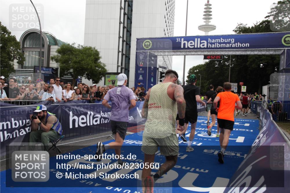 29.06.2025 - hella hamburg halbmarathon Michael Strokosch http://msf.ph/oto/8230560 29.06.2025 10:52:04 Ziel 4033, 5102, 5336, 6390, 7130, 7409, 7724, 8413, 8977, 10057, 15356, 15506, 15690, 16179, 17978, 18869 meine-sportfotos.de