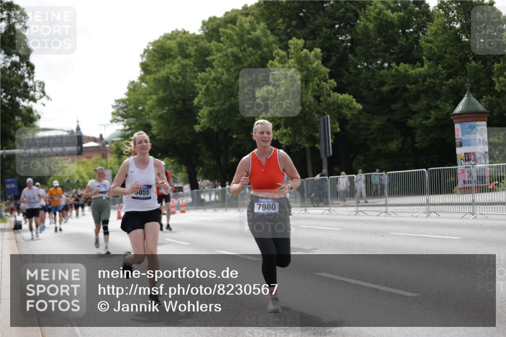 29.06.2025 - hella hamburg halbmarathon Jannik Wohlers http://msf.ph/oto/8230567 29.06.2025 10:28:04 Lombardsbrücke 3445, 5718, 5903, 5939, 6418, 7667, 7980, 8327, 8560, 9716, 9855, 10434, 13045, 13296, 13400, 16125, 18293, 18604, 19180 meine-sportfotos.de