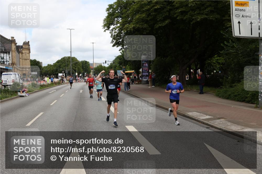 29.06.2025 - hella hamburg halbmarathon Yannick Fuchs http://msf.ph/oto/8230568 29.06.2025 10:33:55 20KM 1343, 1445, 1803, 2525, 2546, 2563, 3282, 3783, 4565, 4759, 6037, 6686, 6687, 7981, 8925, 9265, 11305, 11619, 12335, 12772, 13479, 13514, 13729, 14204, 14272, 14311, 14359, 15013, 15094, 15336, 15556, 15744, 15866, 15873, 16656, 16820, 17005, 17215, 17360, 17668, 18149, 18285, 18547, 18734 meine-sportfotos.de