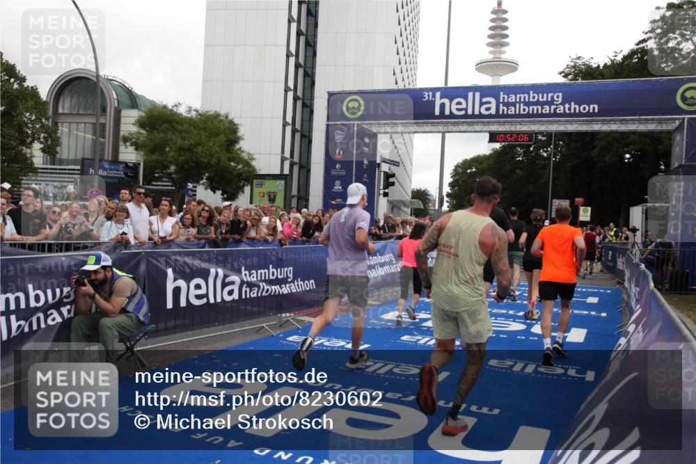 29.06.2025 - hella hamburg halbmarathon Michael Strokosch http://msf.ph/oto/8230602 29.06.2025 10:52:04 Ziel 4033, 5102, 5336, 6390, 7130, 7409, 7724, 8413, 8977, 10057, 15356, 15506, 15690, 16179, 17978, 18869 meine-sportfotos.de