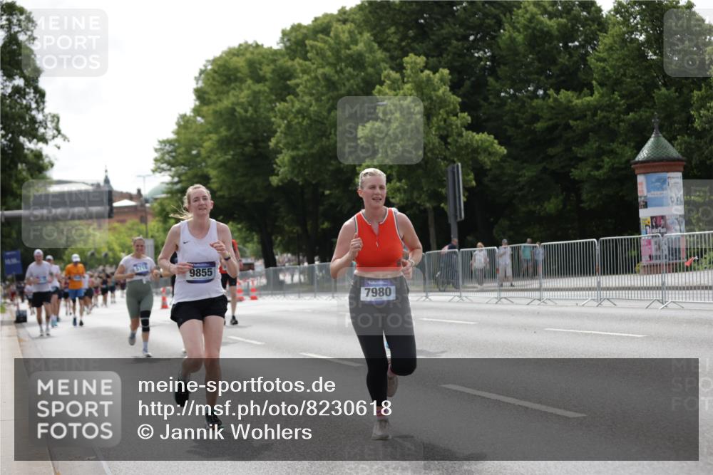 29.06.2025 - hella hamburg halbmarathon Jannik Wohlers http://msf.ph/oto/8230618 29.06.2025 10:28:04 Lombardsbrücke 3445, 5718, 5903, 5939, 6418, 7667, 7980, 8327, 8560, 9716, 9855, 10434, 13045, 13296, 13400, 16125, 18293, 18604, 19180 meine-sportfotos.de
