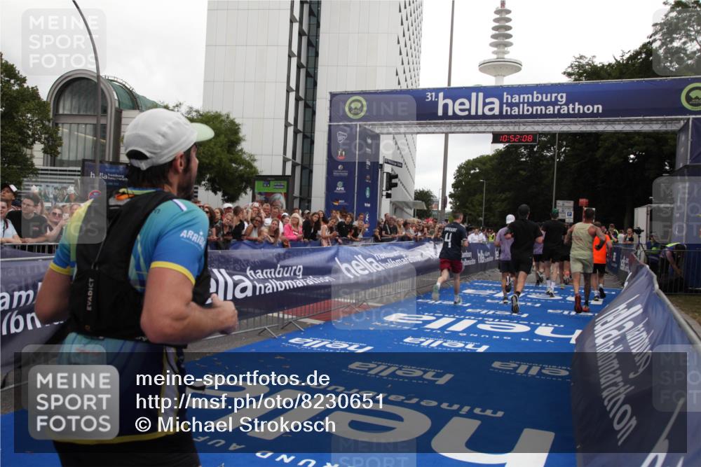 29.06.2025 - hella hamburg halbmarathon Michael Strokosch http://msf.ph/oto/8230651 29.06.2025 10:52:06 Ziel 4033, 5336, 6390, 7130, 7409, 7724, 7732, 8413, 8977, 10057, 15356, 15506, 15829, 16179, 16666, 17978, 18869 meine-sportfotos.de