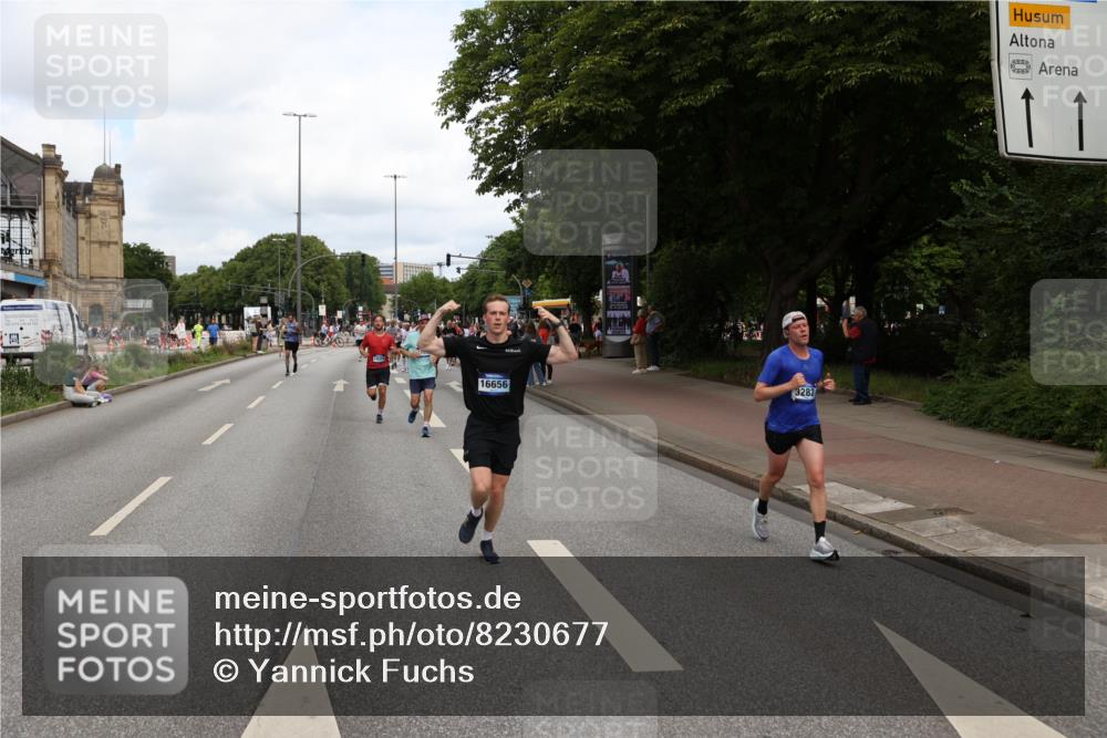29.06.2025 - hella hamburg halbmarathon Yannick Fuchs http://msf.ph/oto/8230677 29.06.2025 10:33:56 20KM 1343, 1445, 1803, 2525, 2546, 2563, 3282, 3783, 4565, 4759, 6037, 6686, 6687, 7981, 8319, 8925, 9265, 11305, 11619, 12335, 12772, 13479, 13514, 13729, 14204, 14272, 14311, 14359, 15013, 15094, 15336, 15556, 15744, 15866, 16656, 16820, 17005, 17215, 17360, 17668, 18149, 18285, 18547, 18734, 18803 meine-sportfotos.de