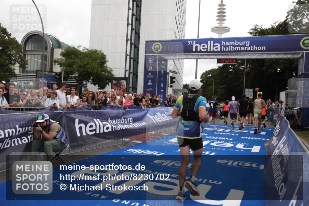 29.06.2025 - hella hamburg halbmarathon Michael Strokosch http://msf.ph/oto/8230702 29.06.2025 10:52:07 Ziel 2595, 4033, 5336, 5378, 6390, 7130, 7409, 7724, 7732, 8413, 8977, 10057, 12580, 15356, 15506, 15829, 16179, 16666, 17978, 18869 meine-sportfotos.de