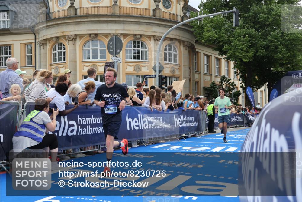 29.06.2025 - hella hamburg halbmarathon Strokosch-Dieckow http://msf.ph/oto/8230726 29.06.2025 10:33:01 Ziel 4463, 6473, 11169, 14276, 17802, 18679 meine-sportfotos.de