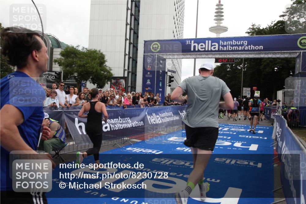 29.06.2025 - hella hamburg halbmarathon Michael Strokosch http://msf.ph/oto/8230728 29.06.2025 10:52:10 Ziel 1482, 2397, 2595, 5093, 5336, 5378, 7732, 12580, 13726, 14248, 15356, 15506, 15829, 16179, 16666, 17033, 18801 meine-sportfotos.de