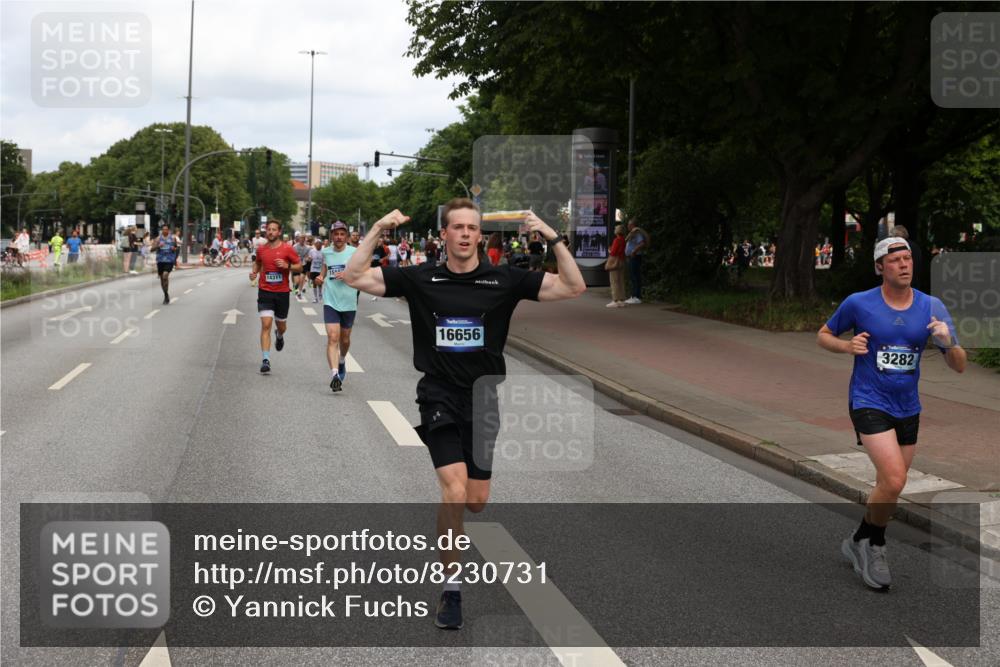 29.06.2025 - hella hamburg halbmarathon Yannick Fuchs http://msf.ph/oto/8230731 29.06.2025 10:33:56 20KM 1343, 1445, 1803, 2525, 2546, 2563, 3282, 3783, 4565, 4759, 6037, 6686, 6687, 7981, 8319, 8925, 9265, 11305, 11619, 12335, 12772, 13479, 13514, 13729, 14204, 14272, 14311, 14359, 15013, 15094, 15336, 15556, 15744, 15866, 16656, 16820, 17005, 17215, 17360, 17668, 18149, 18285, 18547, 18734, 18803 meine-sportfotos.de