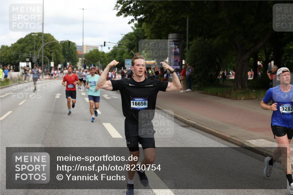 29.06.2025 - hella hamburg halbmarathon Yannick Fuchs http://msf.ph/oto/8230754 29.06.2025 10:33:56 20KM 1343, 1445, 1803, 2525, 2546, 2563, 3282, 3783, 4565, 4759, 6037, 6686, 6687, 7981, 8319, 8925, 9265, 11305, 11619, 12335, 12772, 13479, 13514, 13729, 14204, 14272, 14311, 14359, 15013, 15094, 15336, 15556, 15744, 15866, 16656, 16820, 17005, 17215, 17360, 17668, 18149, 18285, 18547, 18734, 18803 meine-sportfotos.de