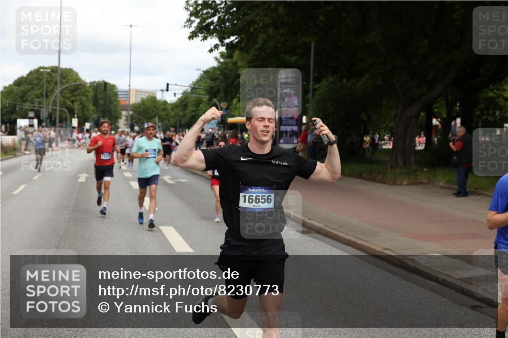 29.06.2025 - hella hamburg halbmarathon Yannick Fuchs http://msf.ph/oto/8230773 29.06.2025 10:33:56 20KM 1343, 1445, 1803, 2525, 2546, 2563, 3282, 3783, 4565, 4759, 6037, 6686, 6687, 7981, 8319, 8925, 9265, 11305, 11619, 12335, 12772, 13479, 13514, 13729, 14204, 14272, 14311, 14359, 15013, 15094, 15336, 15556, 15744, 15866, 16656, 16820, 17005, 17215, 17360, 17668, 18149, 18285, 18547, 18734, 18803 meine-sportfotos.de