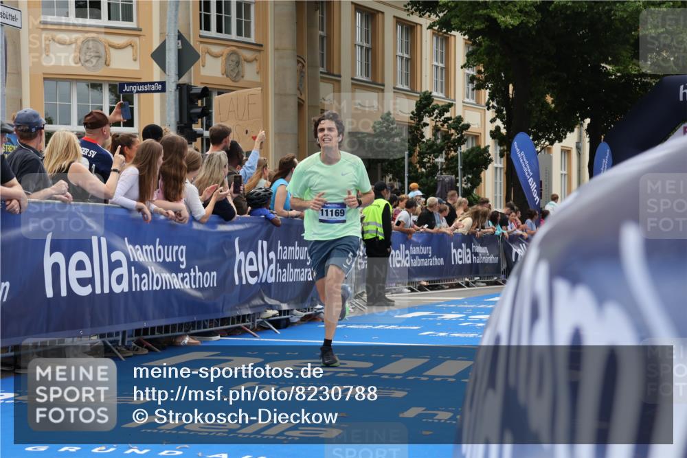 29.06.2025 - hella hamburg halbmarathon Strokosch-Dieckow http://msf.ph/oto/8230788 29.06.2025 10:33:02 Ziel 1910, 6473, 11169, 14276, 17802, 18679 meine-sportfotos.de