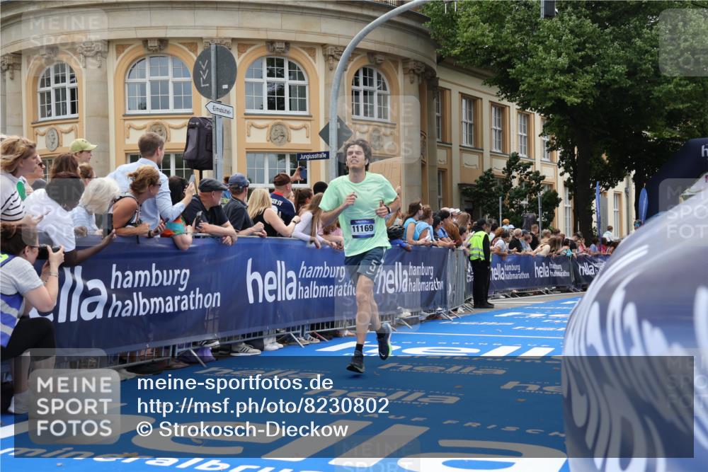 29.06.2025 - hella hamburg halbmarathon Strokosch-Dieckow http://msf.ph/oto/8230802 29.06.2025 10:33:02 Ziel 1910, 6473, 11169, 14276, 17802, 18679 meine-sportfotos.de