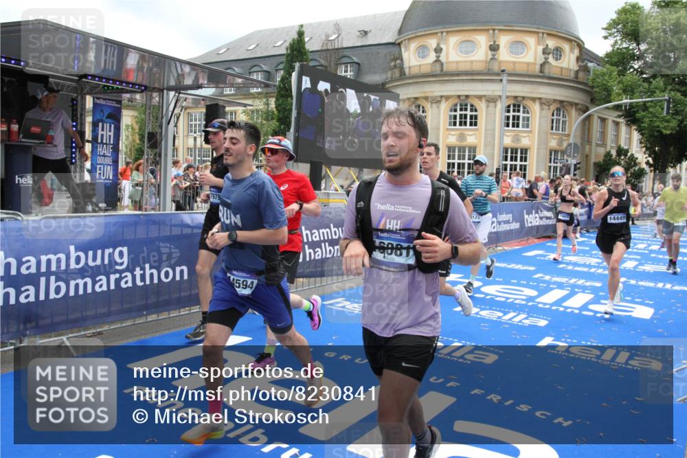29.06.2025 - hella hamburg halbmarathon Michael Strokosch http://msf.ph/oto/8230841 29.06.2025 10:47:04 Ziel 1139, 1460, 1689, 4377, 5472, 6700, 9794, 10122, 13728, 14415, 14449, 14594, 14783, 15825, 16081, 17979 meine-sportfotos.de