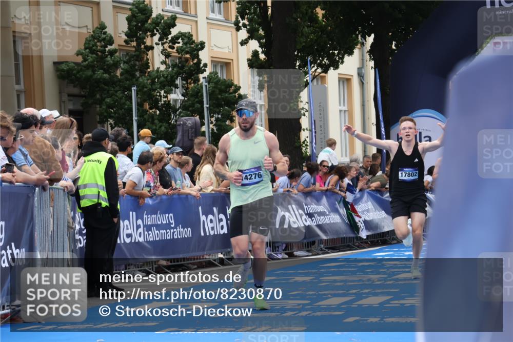 29.06.2025 - hella hamburg halbmarathon Strokosch-Dieckow http://msf.ph/oto/8230870 29.06.2025 10:33:05 Ziel 1910, 6473, 11169, 14276, 17802, 18679 meine-sportfotos.de