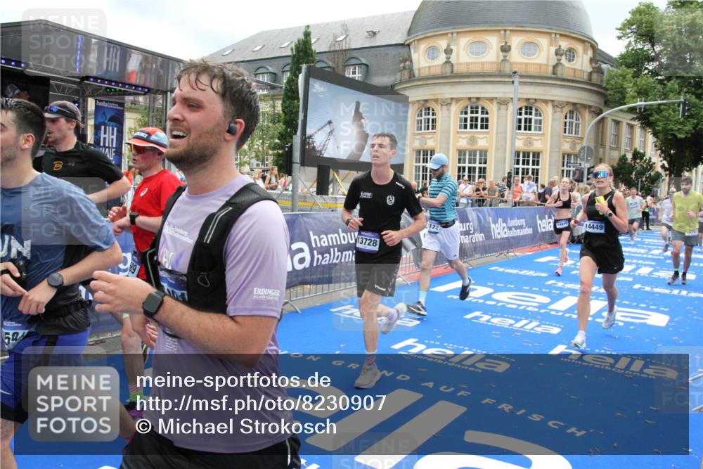 29.06.2025 - hella hamburg halbmarathon Michael Strokosch http://msf.ph/oto/8230907 29.06.2025 10:47:04 Ziel 1139, 1460, 1689, 4377, 5472, 6700, 9794, 10122, 13728, 14415, 14449, 14594, 14783, 15825, 16081, 17979 meine-sportfotos.de
