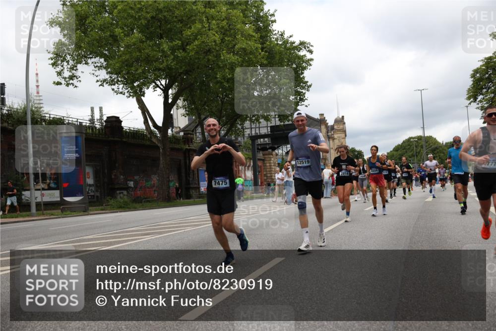 29.06.2025 - hella hamburg halbmarathon Yannick Fuchs http://msf.ph/oto/8230919 29.06.2025 10:46:46 20KM 1098, 1257, 1482, 1657, 1683, 2111, 2208, 2444, 2814, 3258, 3399, 3715, 3952, 3999, 4121, 4587, 4726, 5169, 5194, 5607, 6897, 7178, 7232, 7383, 7475, 8172, 8316, 8587, 8955, 10529, 10811, 11217, 12135, 12482, 12519, 13211, 13301, 14198, 14286, 14791, 14805, 15446, 15980, 16320, 16929, 17130, 17198, 17710, 17773, 18249, 18331, 19208 meine-sportfotos.de