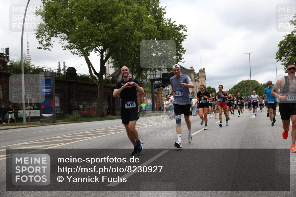 29.06.2025 - hella hamburg halbmarathon Yannick Fuchs http://msf.ph/oto/8230927 29.06.2025 10:46:46 20KM 1098, 1257, 1482, 1657, 1683, 2111, 2208, 2444, 2814, 3258, 3399, 3715, 3952, 3999, 4121, 4587, 4726, 5169, 5194, 5607, 6897, 7178, 7232, 7383, 7475, 8172, 8316, 8587, 8955, 10529, 10811, 11217, 12135, 12482, 12519, 13211, 13301, 14198, 14286, 14791, 14805, 15446, 15980, 16320, 16929, 17130, 17198, 17710, 17773, 18249, 18331, 19208 meine-sportfotos.de