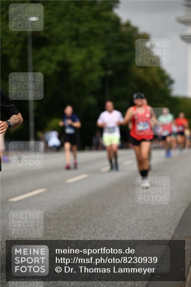 29.06.2025 - hella hamburg halbmarathon Dr. Thomas Lammeyer http://msf.ph/oto/8230939 29.06.2025 10:13:25 Kennedybrücke 1823, 4592, 7081, 7187, 9297, 9306, 10819, 11067 meine-sportfotos.de