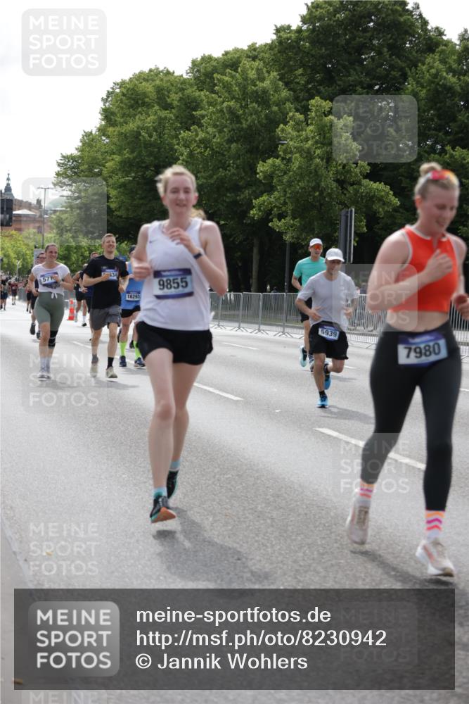 29.06.2025 - hella hamburg halbmarathon Jannik Wohlers http://msf.ph/oto/8230942 29.06.2025 10:28:05 Lombardsbrücke 3445, 5718, 5903, 5939, 6418, 7667, 7980, 8327, 8560, 9642, 9716, 9855, 10434, 13045, 13296, 13400, 16125, 18293, 18604, 19180 meine-sportfotos.de