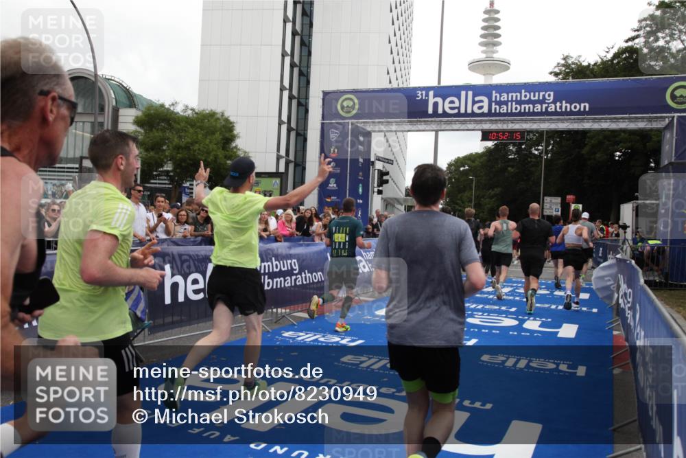 29.06.2025 - hella hamburg halbmarathon Michael Strokosch http://msf.ph/oto/8230949 29.06.2025 10:52:14 Ziel 1482, 2397, 2595, 4837, 5032, 5087, 5093, 5378, 5482, 6897, 7732, 9082, 12135, 12580, 13726, 14248, 14300, 15275, 15829, 16003, 16320, 16591, 16666, 17033, 17130, 18475, 18801 meine-sportfotos.de