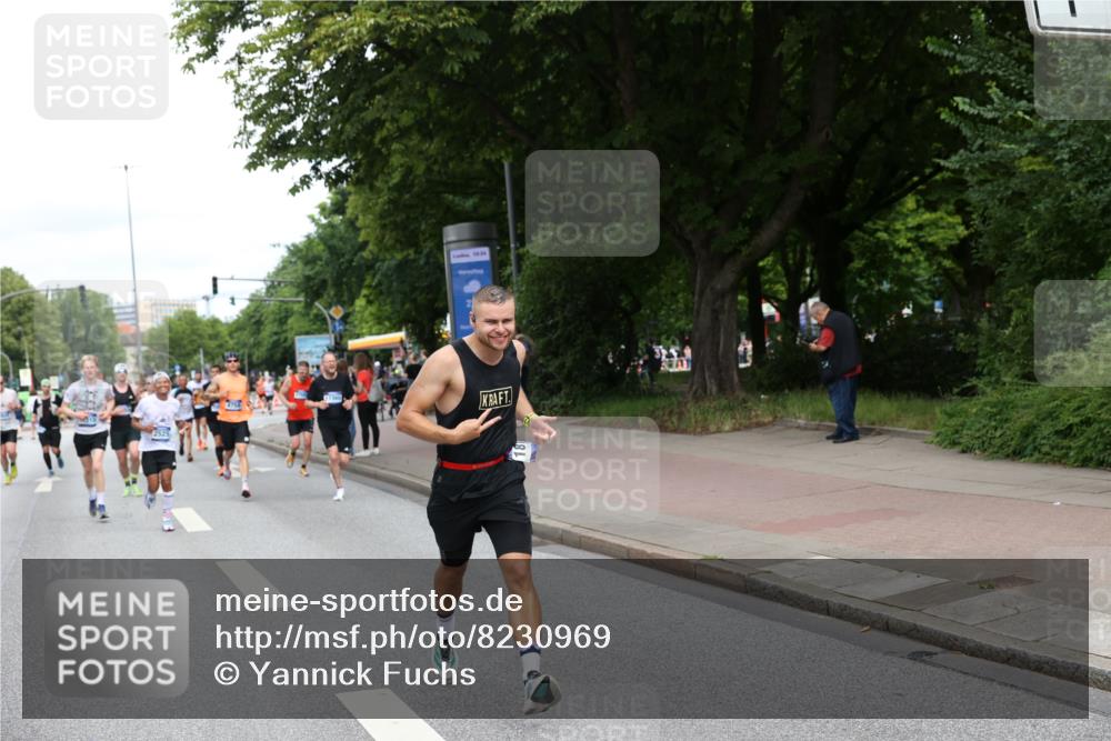 29.06.2025 - hella hamburg halbmarathon Yannick Fuchs http://msf.ph/oto/8230969 29.06.2025 10:34:01 20KM 1343, 1803, 2044, 2525, 2546, 2563, 2972, 3282, 3783, 4565, 4759, 5752, 6037, 6686, 6687, 7981, 8319, 8925, 9265, 9540, 11305, 12335, 12372, 13479, 13514, 13729, 14204, 14272, 14311, 14359, 15013, 15094, 15336, 15435, 15556, 15744, 16656, 16820, 17005, 17215, 17360, 17668, 18149, 18285, 18547, 18734, 18803 meine-sportfotos.de