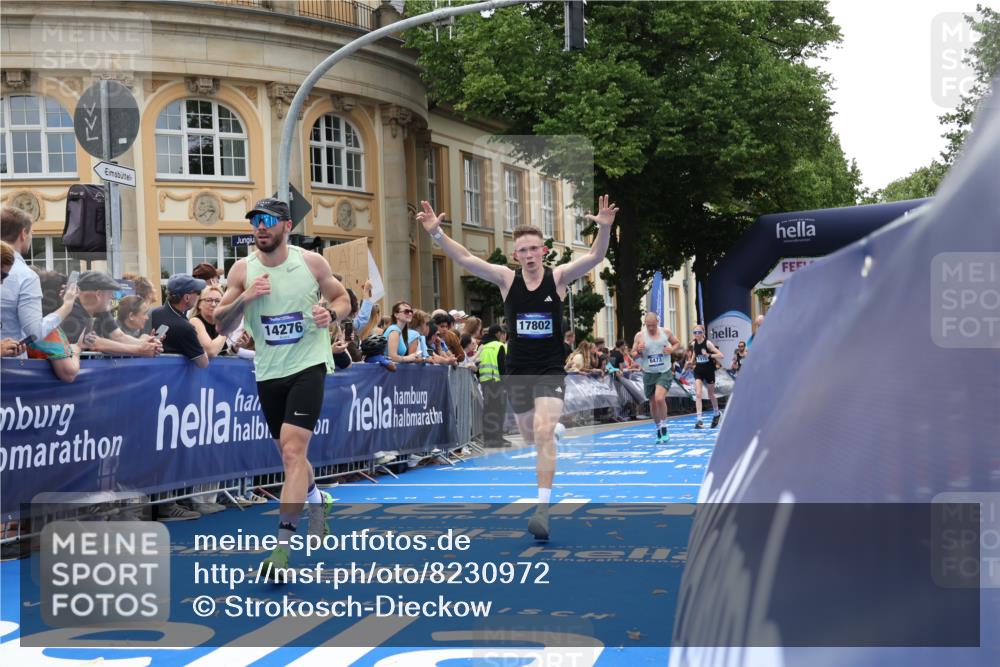 29.06.2025 - hella hamburg halbmarathon Strokosch-Dieckow http://msf.ph/oto/8230972 29.06.2025 10:33:08 Ziel 1910, 6473, 9047, 14167, 14276, 17175, 17802, 18455 meine-sportfotos.de