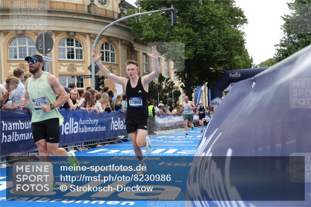 29.06.2025 - hella hamburg halbmarathon Strokosch-Dieckow http://msf.ph/oto/8230986 29.06.2025 10:33:08 Ziel 1910, 6473, 9047, 14167, 14276, 17175, 17802, 18455 meine-sportfotos.de
