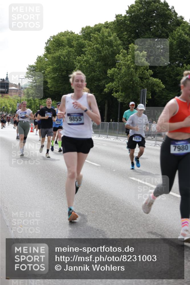 29.06.2025 - hella hamburg halbmarathon Jannik Wohlers http://msf.ph/oto/8231003 29.06.2025 10:28:05 Lombardsbrücke 3445, 5718, 5903, 5939, 6418, 7667, 7980, 8327, 8560, 9642, 9716, 9855, 10434, 13045, 13296, 13400, 16125, 18293, 18604, 19180 meine-sportfotos.de