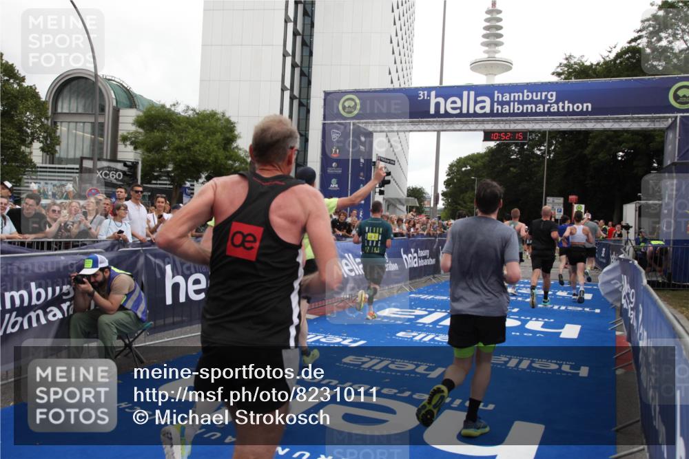 29.06.2025 - hella hamburg halbmarathon Michael Strokosch http://msf.ph/oto/8231011 29.06.2025 10:52:14 Ziel 1482, 2397, 2595, 4837, 5032, 5087, 5093, 5378, 5482, 6897, 7732, 9082, 12135, 12580, 13726, 14248, 14300, 15275, 15829, 16003, 16320, 16591, 16666, 17033, 17130, 18475, 18801 meine-sportfotos.de