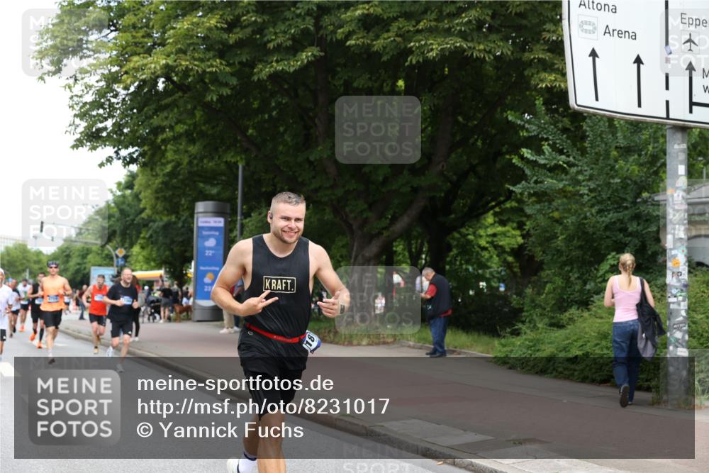 29.06.2025 - hella hamburg halbmarathon Yannick Fuchs http://msf.ph/oto/8231017 29.06.2025 10:34:01 20KM 1343, 1803, 2044, 2525, 2546, 2563, 2972, 3282, 3783, 4565, 4759, 5752, 6037, 6686, 6687, 7981, 8319, 8925, 9265, 9540, 11305, 12335, 12372, 13479, 13514, 13729, 14204, 14272, 14311, 14359, 15013, 15094, 15336, 15435, 15556, 15744, 16656, 16820, 17005, 17215, 17360, 17668, 18149, 18285, 18547, 18734, 18803 meine-sportfotos.de