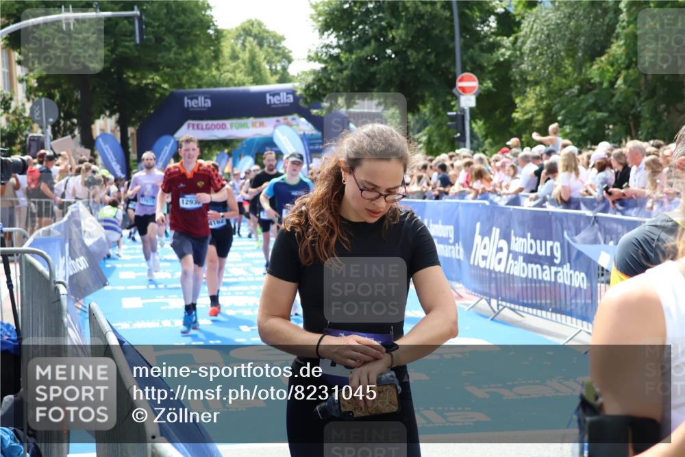 29.06.2025 - hella hamburg halbmarathon Zöllner http://msf.ph/oto/8231045 29.06.2025 11:31:16 Ziel 1534, 2072, 2357, 2744, 3391, 4030, 4096, 4162, 5343, 8388, 9010, 9295, 9448, 12936, 13416, 17073, 17591 meine-sportfotos.de