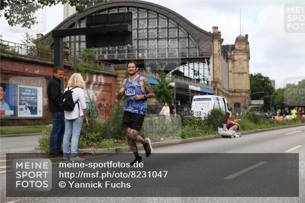 29.06.2025 - hella hamburg halbmarathon Yannick Fuchs http://msf.ph/oto/8231047 29.06.2025 10:34:02 20KM 1343, 1803, 2044, 2525, 2546, 2563, 2972, 3282, 4565, 4759, 5752, 6037, 6686, 6687, 7981, 8319, 8925, 9265, 9540, 11305, 12335, 12372, 13479, 13514, 13729, 14204, 14272, 14311, 14359, 15013, 15094, 15336, 15435, 15556, 15744, 16656, 16820, 17005, 17215, 17360, 17668, 18149, 18154, 18285, 18547, 18734, 18803 meine-sportfotos.de