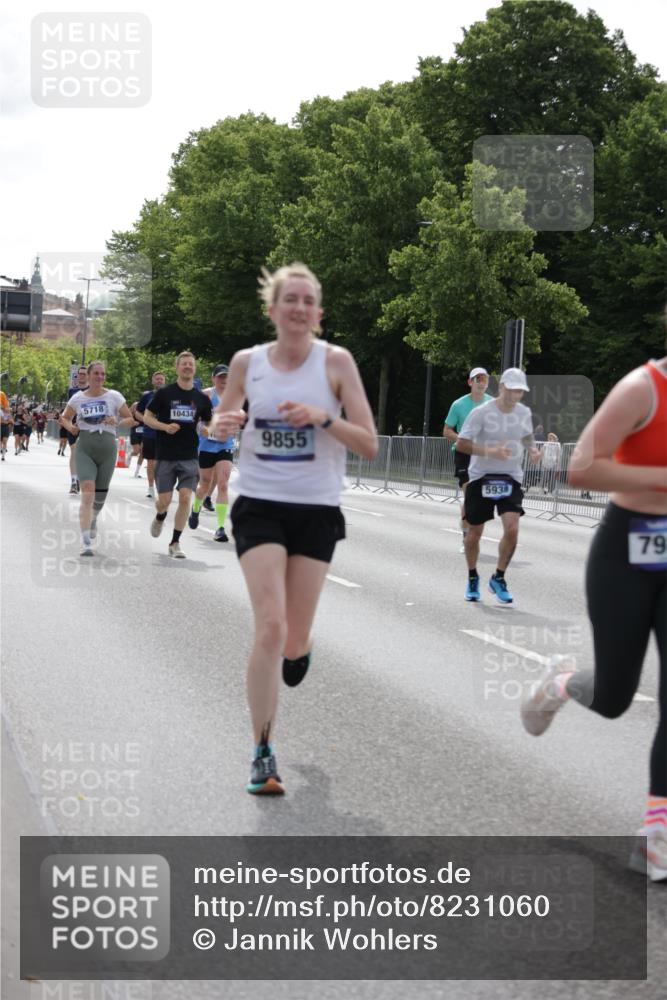 29.06.2025 - hella hamburg halbmarathon Jannik Wohlers http://msf.ph/oto/8231060 29.06.2025 10:28:05 Lombardsbrücke 3445, 5718, 5903, 5939, 6418, 7667, 7980, 8327, 8560, 9642, 9716, 9855, 10434, 13045, 13296, 13400, 16125, 18293, 18604, 19180 meine-sportfotos.de