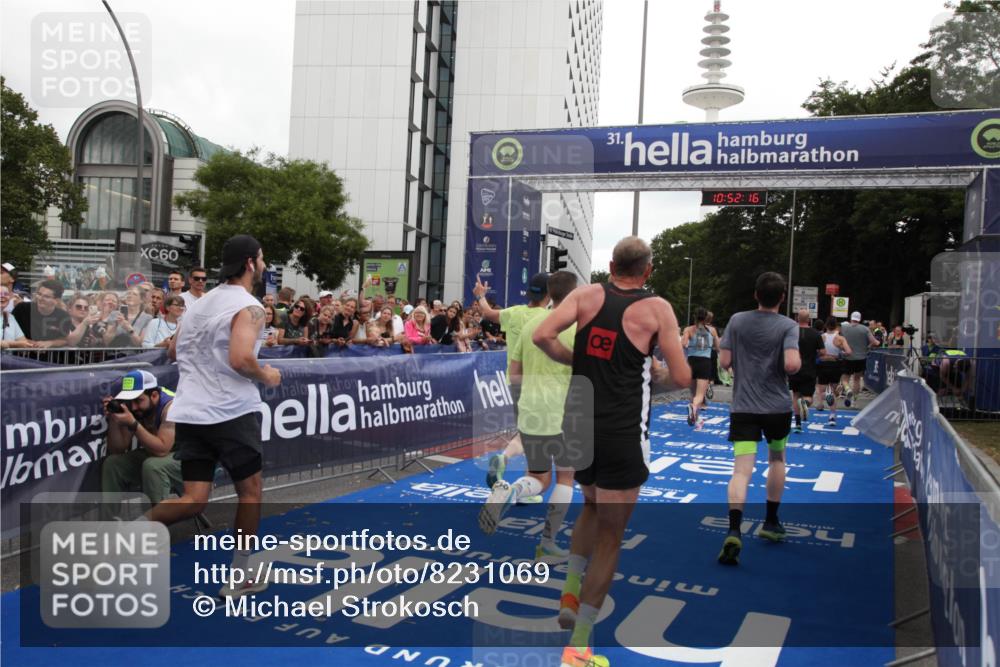 29.06.2025 - hella hamburg halbmarathon Michael Strokosch http://msf.ph/oto/8231069 29.06.2025 10:52:14 Ziel 1482, 2397, 2595, 4837, 5032, 5087, 5093, 5378, 5482, 6897, 7732, 9082, 12135, 12580, 13726, 14248, 14300, 15275, 15829, 16003, 16320, 16591, 16666, 17033, 17130, 18475, 18801 meine-sportfotos.de