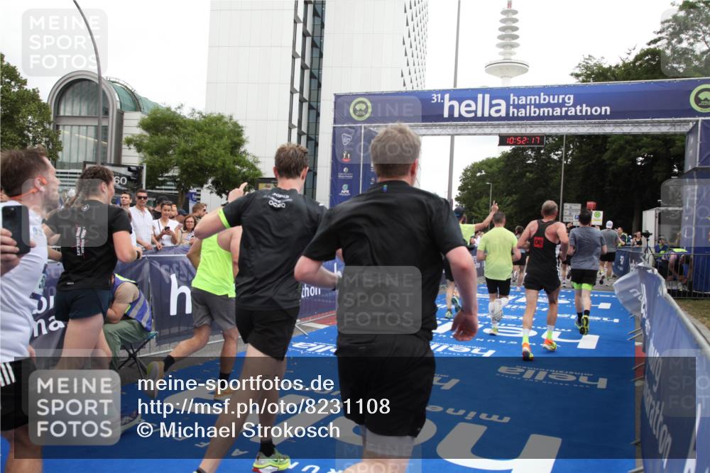 29.06.2025 - hella hamburg halbmarathon Michael Strokosch http://msf.ph/oto/8231108 29.06.2025 10:52:15 Ziel 1482, 2397, 2595, 4837, 5032, 5087, 5093, 5378, 5482, 6897, 7732, 9082, 12135, 12580, 13726, 14248, 14300, 15275, 15829, 16003, 16320, 16591, 16666, 17033, 17130, 18475, 18801 meine-sportfotos.de