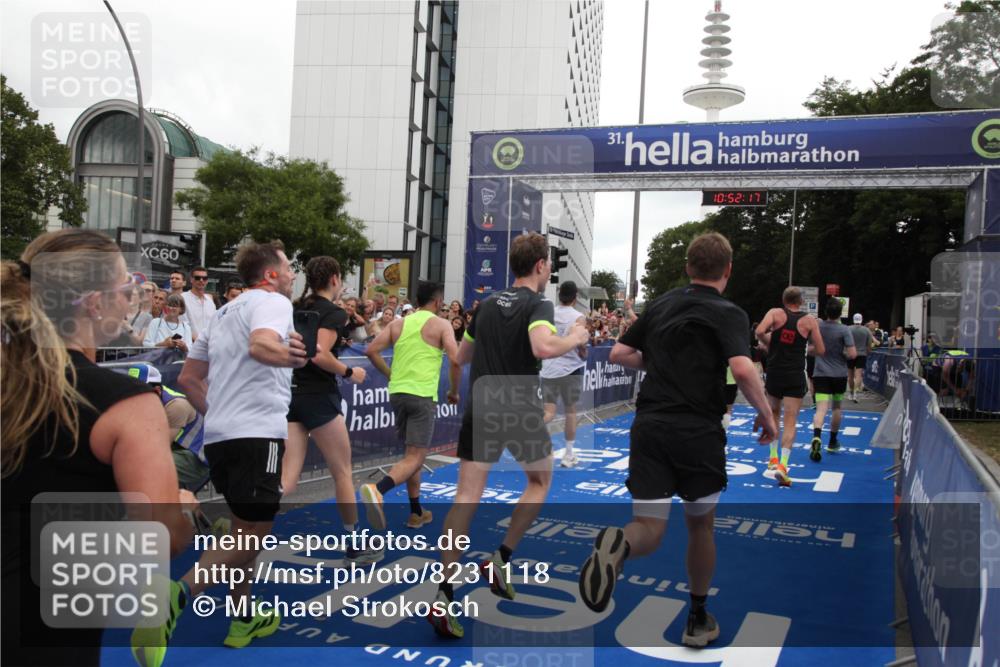 29.06.2025 - hella hamburg halbmarathon Michael Strokosch http://msf.ph/oto/8231118 29.06.2025 10:52:16 Ziel 1482, 2397, 2595, 4837, 5032, 5087, 5093, 5378, 5482, 6897, 9074, 9082, 12135, 12580, 13726, 14248, 14300, 15275, 16003, 16320, 16591, 17033, 17130, 18475, 18801 meine-sportfotos.de