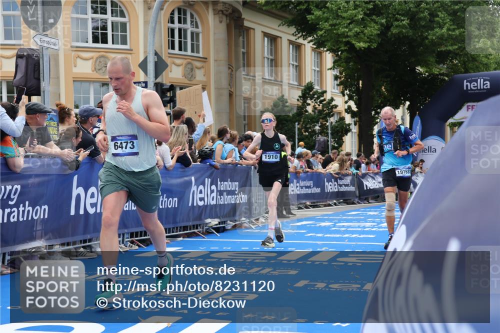 29.06.2025 - hella hamburg halbmarathon Strokosch-Dieckow http://msf.ph/oto/8231120 29.06.2025 10:33:11 Ziel 1910, 1959, 4679, 6473, 7723, 9047, 14167, 14276, 16881, 17175, 17802, 18455 meine-sportfotos.de