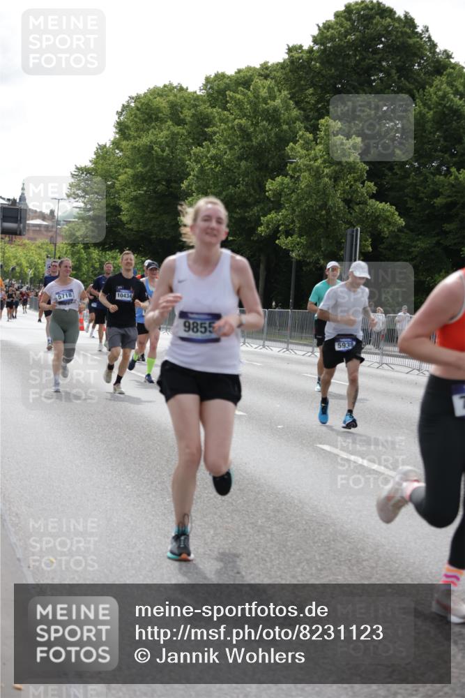 29.06.2025 - hella hamburg halbmarathon Jannik Wohlers http://msf.ph/oto/8231123 29.06.2025 10:28:05 Lombardsbrücke 3445, 5718, 5903, 5939, 6418, 7667, 7980, 8327, 8560, 9642, 9716, 9855, 10434, 13045, 13296, 13400, 16125, 18293, 18604, 19180 meine-sportfotos.de