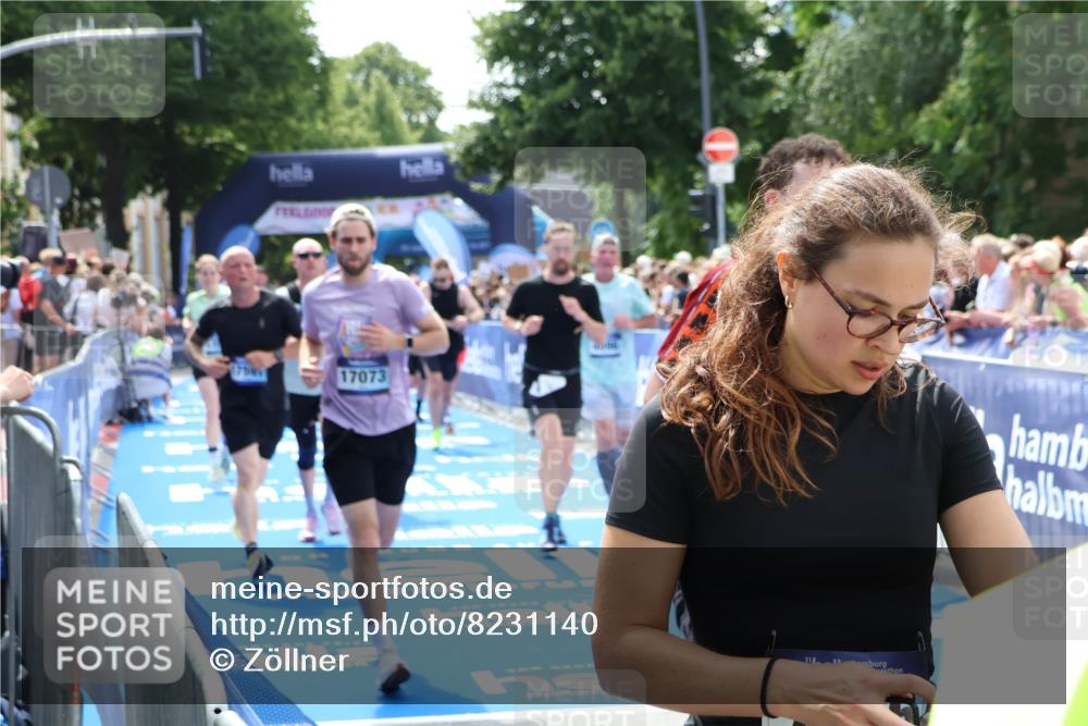 29.06.2025 - hella hamburg halbmarathon Zöllner http://msf.ph/oto/8231140 29.06.2025 11:31:19 Ziel 1534, 2072, 2357, 2744, 2945, 3391, 4030, 4096, 4162, 5343, 8388, 9295, 9448, 9542, 12936, 13416, 17072, 17073, 17591, 17635 meine-sportfotos.de