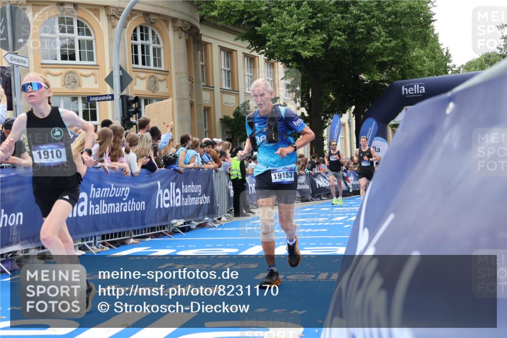 29.06.2025 - hella hamburg halbmarathon Strokosch-Dieckow http://msf.ph/oto/8231170 29.06.2025 10:33:12 Ziel 1910, 1959, 4679, 6473, 7723, 9047, 14167, 14276, 16881, 17175, 17802, 18455 meine-sportfotos.de