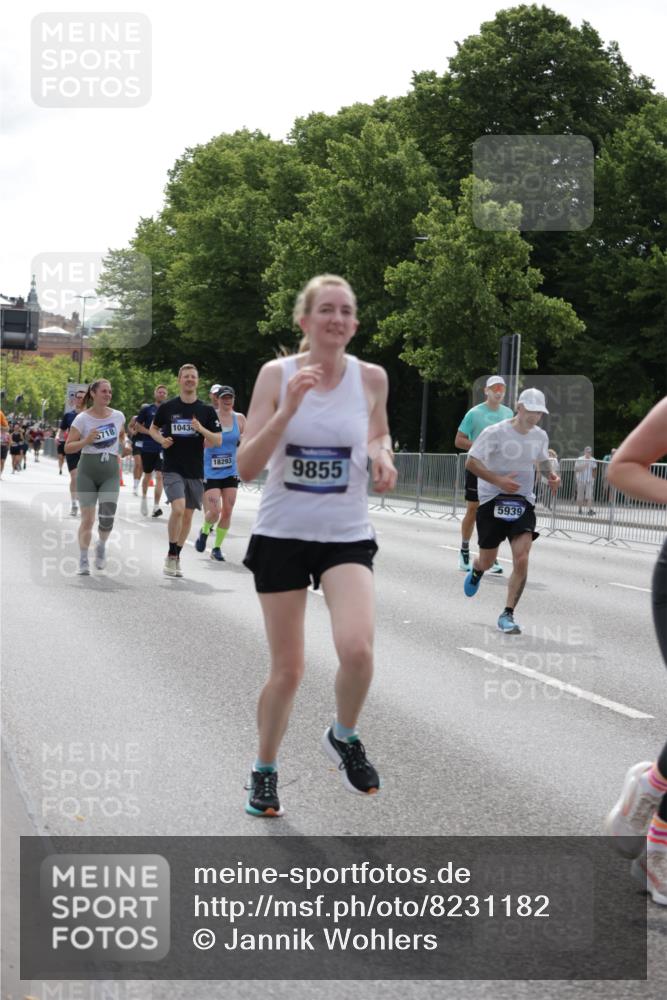 29.06.2025 - hella hamburg halbmarathon Jannik Wohlers http://msf.ph/oto/8231182 29.06.2025 10:28:05 Lombardsbrücke 3445, 5718, 5903, 5939, 6418, 7667, 7980, 8327, 8560, 9642, 9716, 9855, 10434, 13045, 13296, 13400, 16125, 18293, 18604, 19180 meine-sportfotos.de