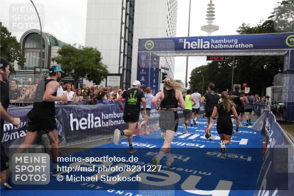 29.06.2025 - hella hamburg halbmarathon Michael Strokosch http://msf.ph/oto/8231227 29.06.2025 10:52:17 Ziel 1482, 2397, 4419, 4837, 5032, 5087, 5093, 5482, 6897, 9074, 9082, 12135, 13726, 14248, 14300, 15275, 16003, 16320, 16591, 17033, 17130, 18475, 18801 meine-sportfotos.de