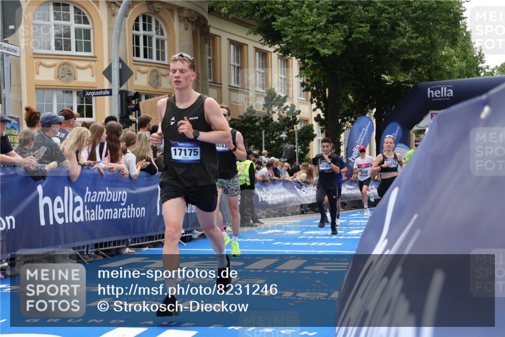 29.06.2025 - hella hamburg halbmarathon Strokosch-Dieckow http://msf.ph/oto/8231246 29.06.2025 10:33:16 Ziel 1910, 1959, 4679, 7723, 9047, 14167, 16881, 17175, 17489, 18455 meine-sportfotos.de