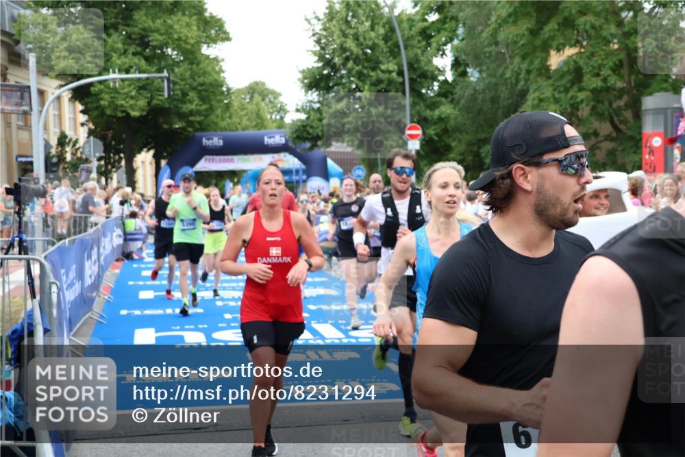 29.06.2025 - hella hamburg halbmarathon Zöllner http://msf.ph/oto/8231294 29.06.2025 10:53:46 Ziel 2058, 2082, 2518, 2630, 3819, 5399, 5607, 6877, 7177, 8285, 8335, 10895, 11588, 11589, 11604, 12632, 13865, 14702, 14818, 15061, 15441, 16092, 17482, 18143, 18514, 18715 meine-sportfotos.de