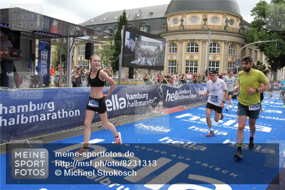 29.06.2025 - hella hamburg halbmarathon Michael Strokosch http://msf.ph/oto/8231313 29.06.2025 10:47:07 Ziel 1460, 4093, 4377, 5472, 6700, 7908, 9794, 10122, 12579, 13728, 14415, 14449, 14783, 15684, 15825 meine-sportfotos.de