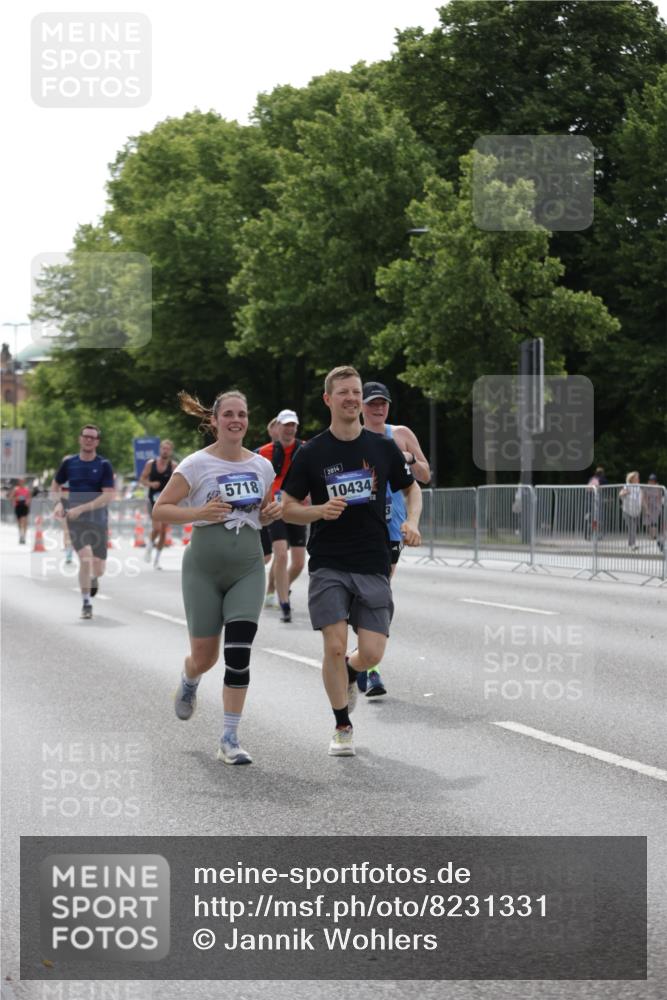 29.06.2025 - hella hamburg halbmarathon Jannik Wohlers http://msf.ph/oto/8231331 29.06.2025 10:28:08 Lombardsbrücke 5718, 5903, 5939, 6102, 6418, 7667, 7980, 8327, 8560, 9642, 9716, 9855, 10434, 13400, 16125, 18293, 18604, 19180 meine-sportfotos.de