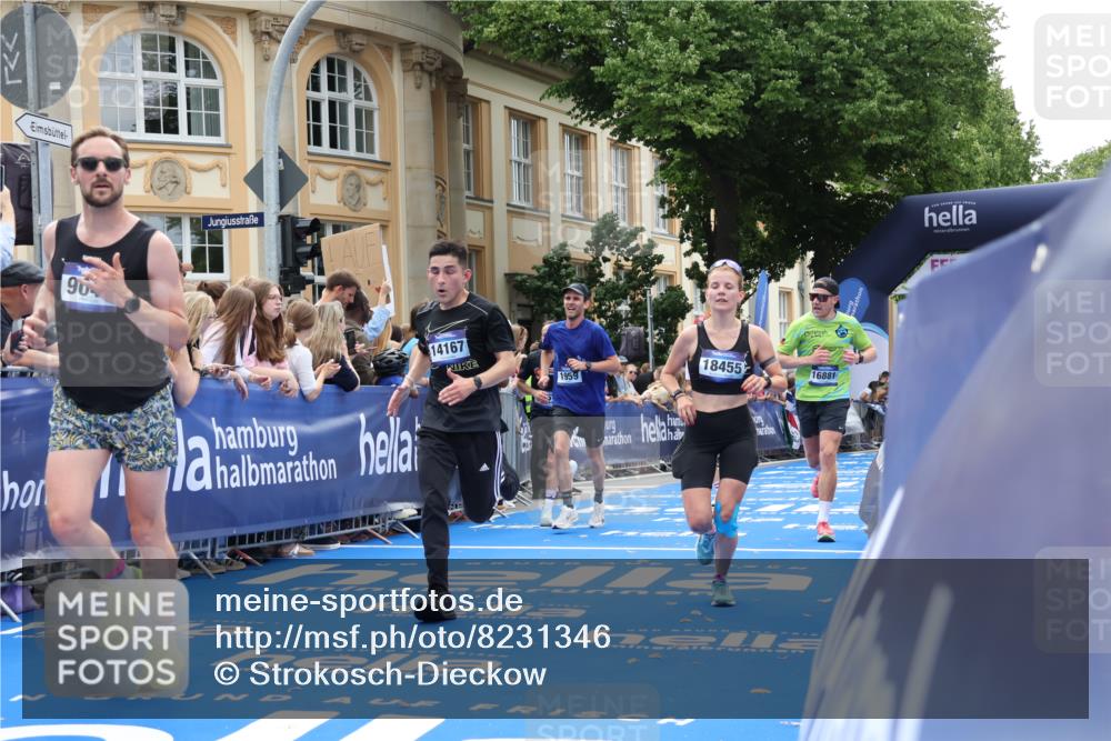 29.06.2025 - hella hamburg halbmarathon Strokosch-Dieckow http://msf.ph/oto/8231346 29.06.2025 10:33:17 Ziel 1959, 4679, 7723, 9047, 14167, 16881, 17056, 17175, 17489, 18455 meine-sportfotos.de
